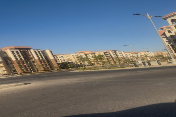 عياده طبيه بمجمع طبي متاجره للبيع